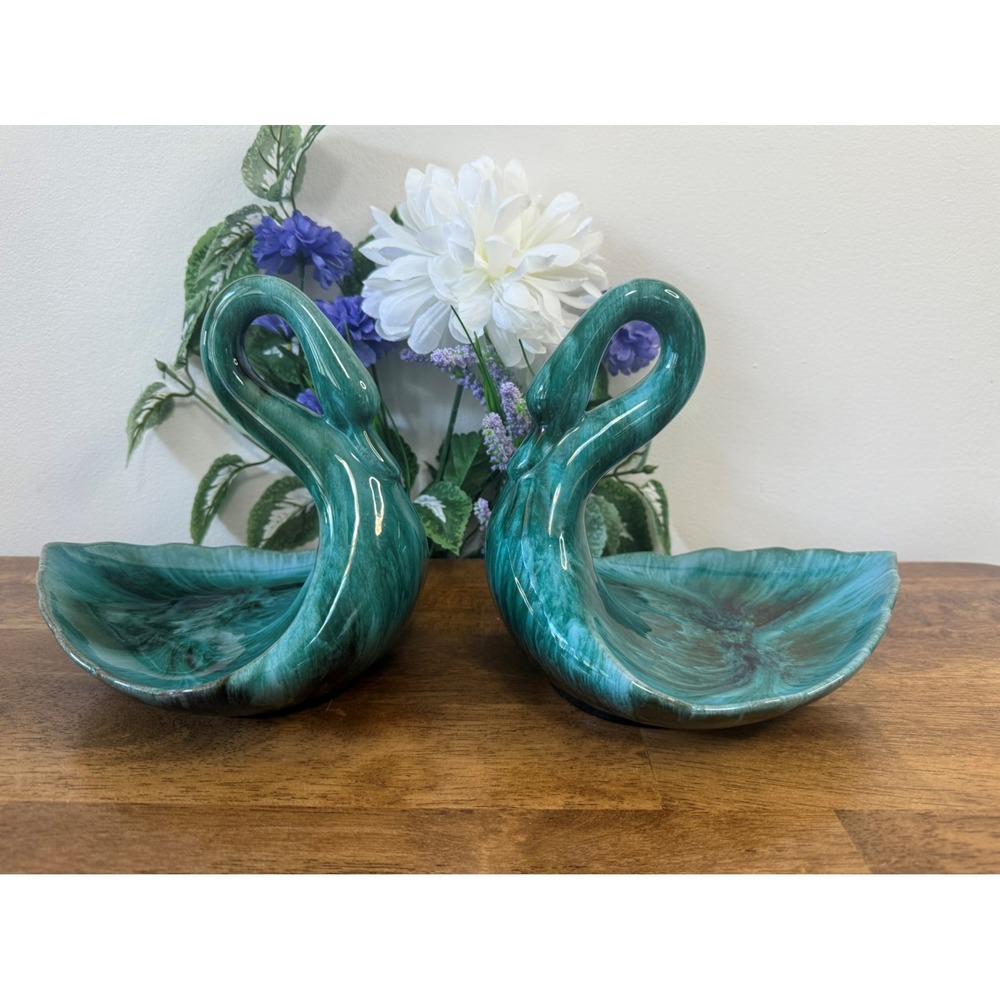 Blue Mountain Pottery Swan Figurines – Pair of Canadian Green Drip‎ Glaze Swans